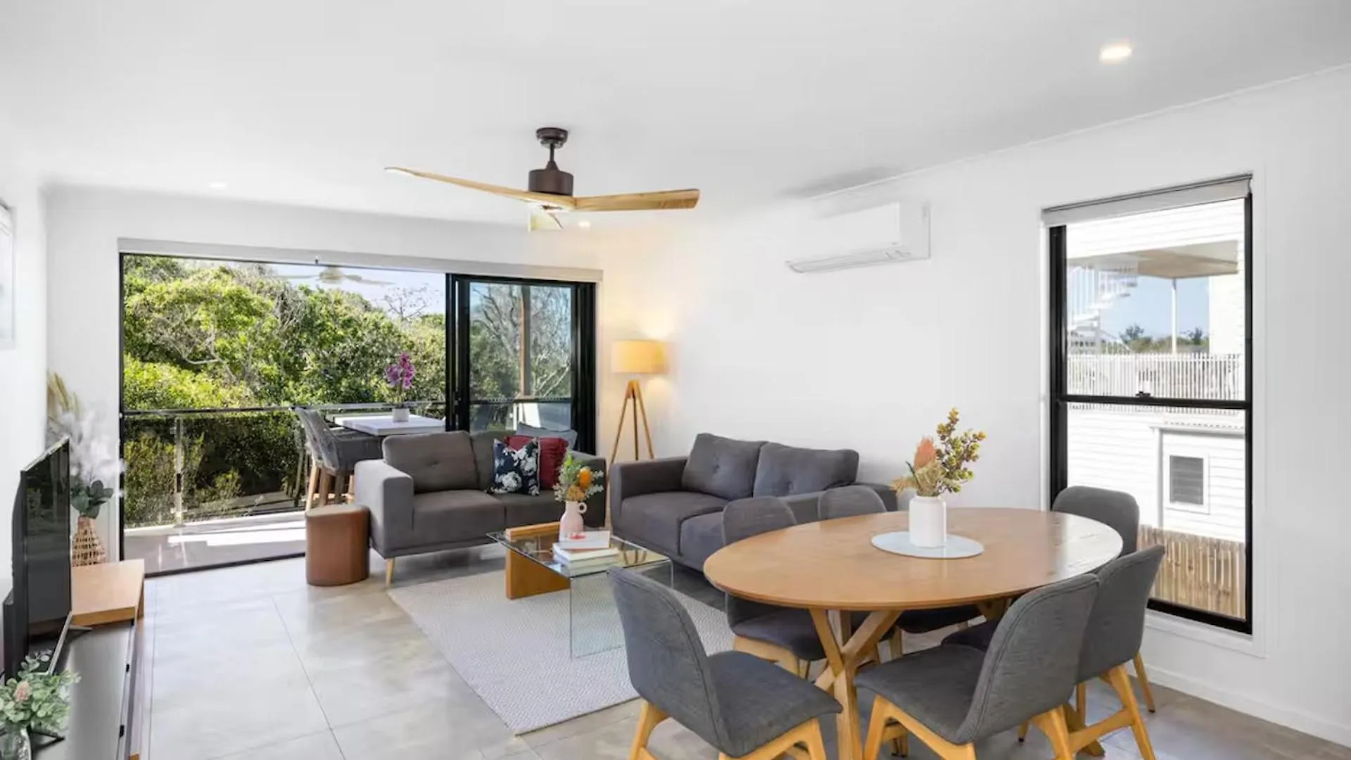 Absolute Beachfront Marcoola 4Bed, Heated Spa 0*,