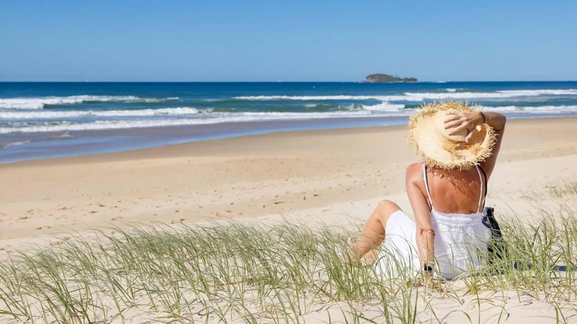 Absolute Beachfront Marcoola 4Bed, Heated Spa
