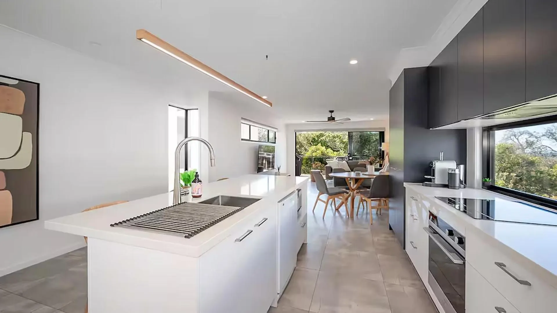 Absolute Beachfront Marcoola 4Bed, Heated Spa Australia