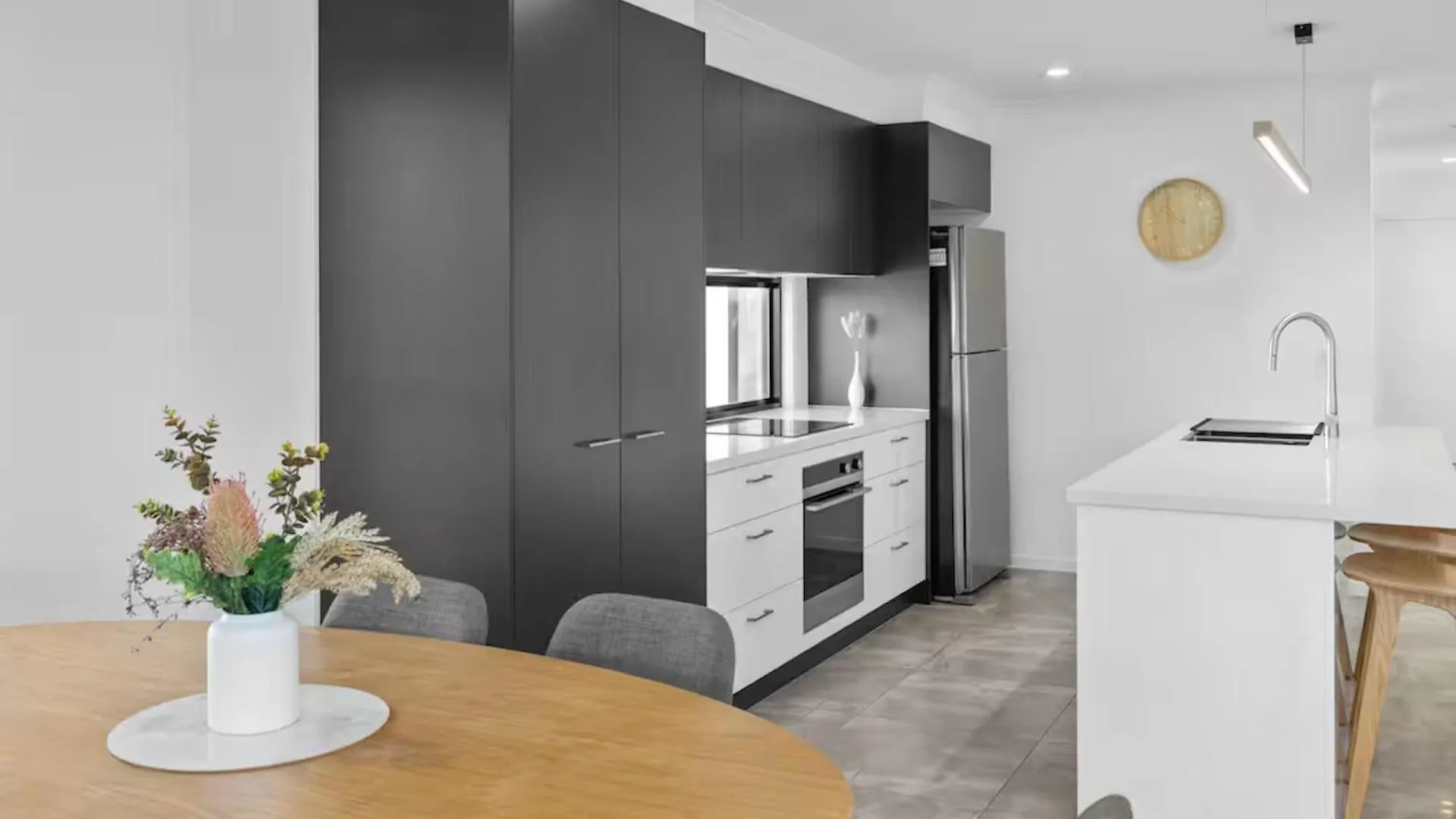 Absolute Beachfront Marcoola 4Bed, Heated Spa Australia