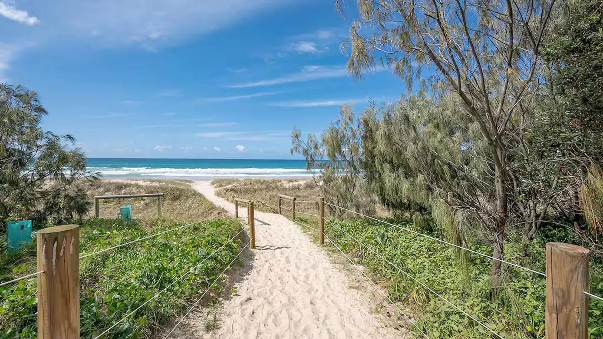 Absolute Beachfront Marcoola 4Bed, Heated Spa