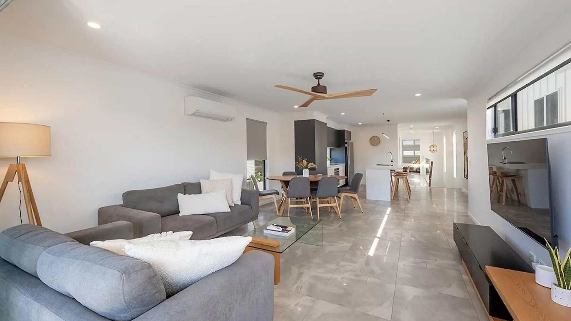 Absolute Beachfront Marcoola 4Bed, Heated Spa
